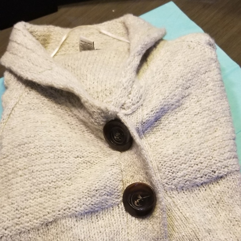 🐑 American Rag 2-Button Sweater
